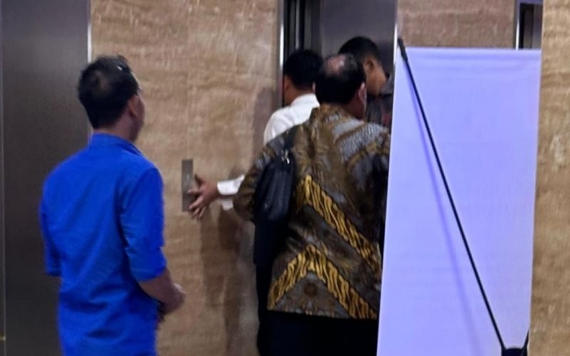 Ketua KPK Firli Bahuri selesai diperiksa tim penyidik Bareskrim Polri. (Istimewa)