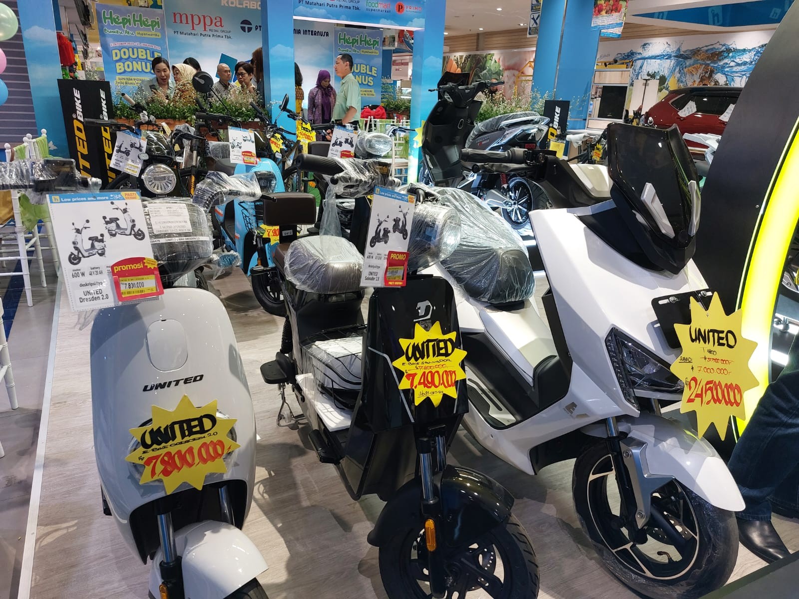 Motor Listrik Dijual Bebas di Supermarket, Peminatnya Makin Banyak? (Foto: MNC Media)