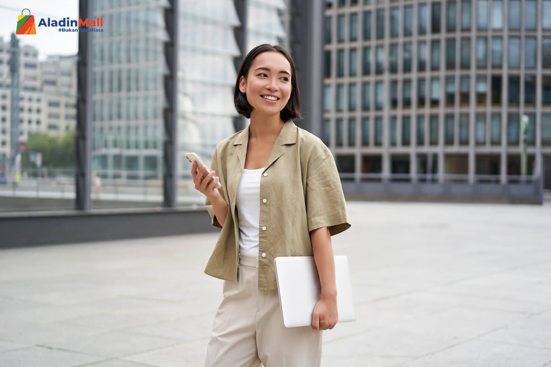 Santai Tapi Stylish, Inilah Cara Mendapatkan Outfit Kantor Casual yang Wajib Anda Coba. (Foto: MNC Media)
