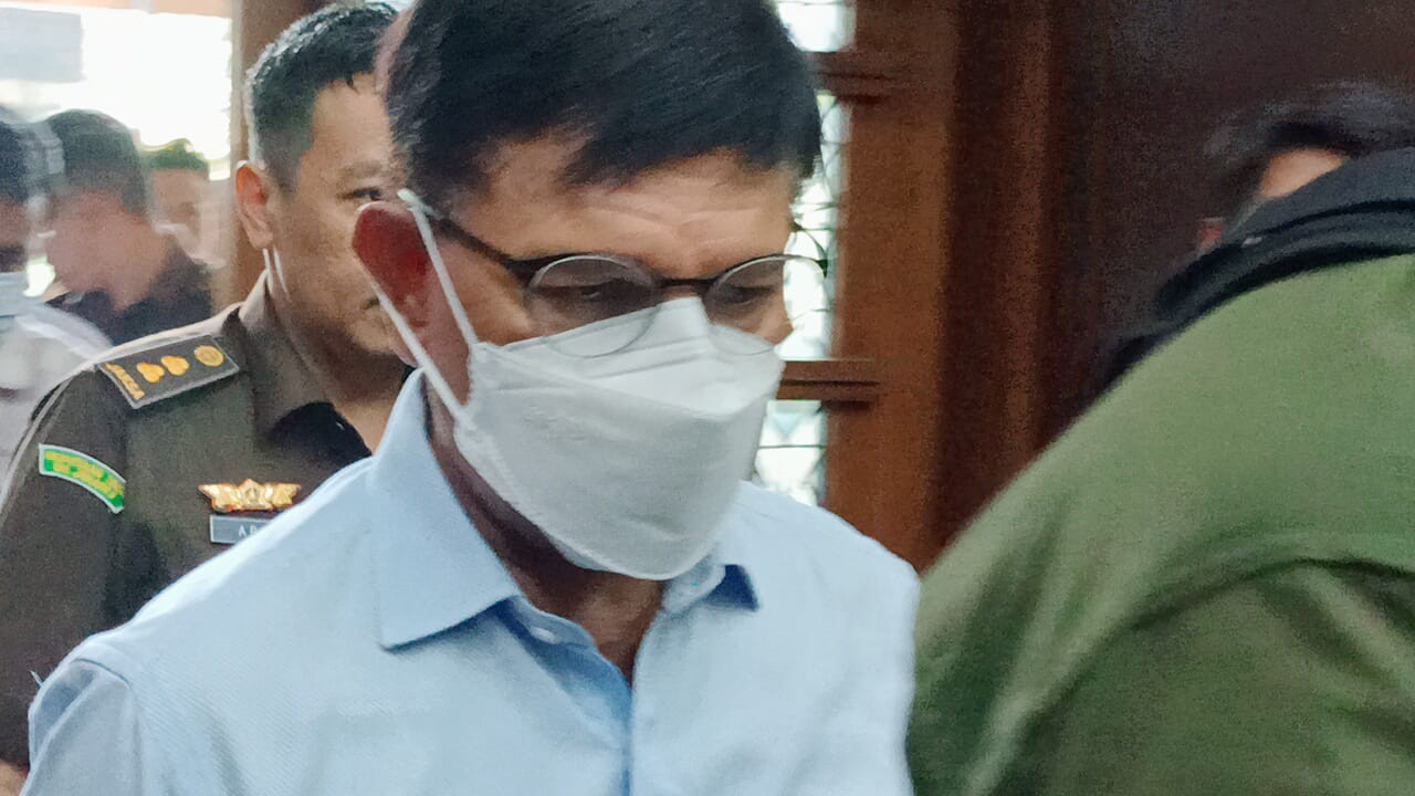 Johnny G Plate Dituntut 15 Tahun Penjara dan Rp17 Miliar dalam Kasus Korupsi BTS. (Foto: Bachtiar/MNC Media)