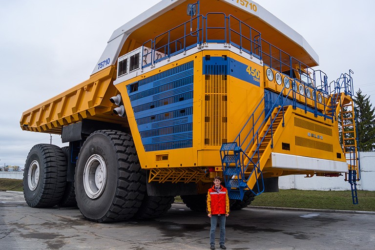 3 Truk Tambang Terbesar di Dunia dan Harganya: Ukuran Jumbo, Butuh Bensin 1.300 Liter. (Foto: World Steel Org)