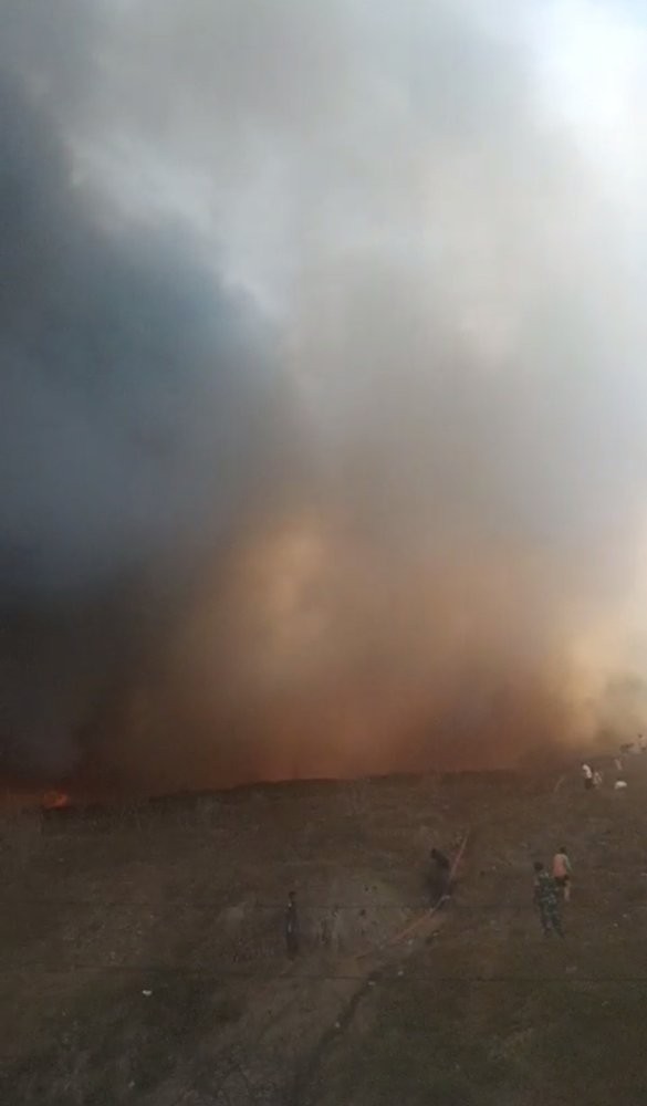 TPST Bantargebang Kebakaran, Unit Damkar dari DKI-Bekasi Dikerahkan. (Foto: MNC Media)