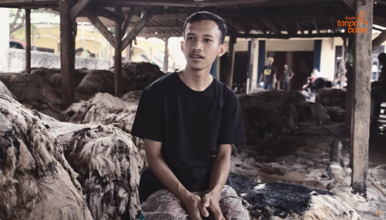 Sukses di Usia Muda Menjadi Pengepul Kulit Sapi, Raup Omzet hingga Miliaran Rupiah. (Foto: YouTube/Kisah Tanpa Batas)