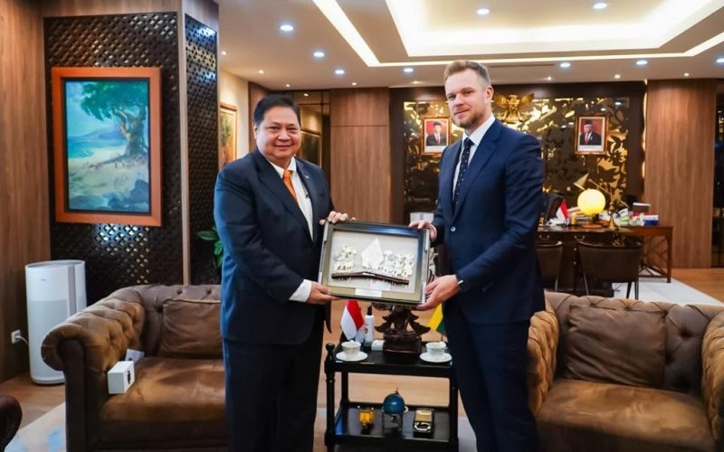 Menteri Koordinator Bidang Perekonomian Airlangga Hartarto bertemu dengan Menteri Luar Negeri Republik Lithuania, Gabrielius Landsbergis (Kemenko Perekonomian)