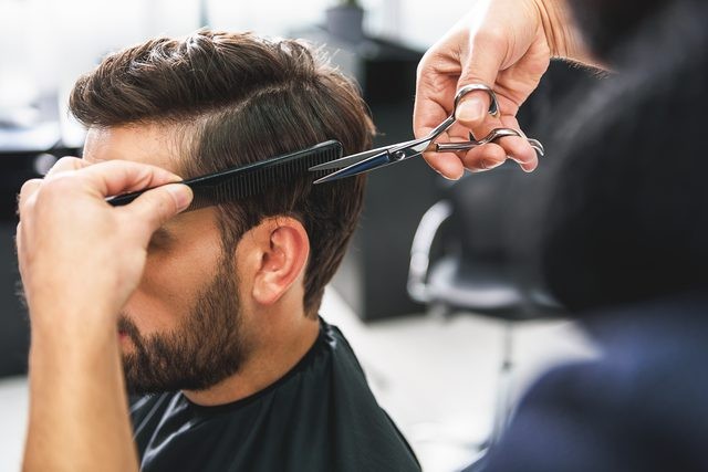 Gaji Tukang Cukur Rambut di Indonesia, Intip Kisarannya. (Foto: MNC Media)