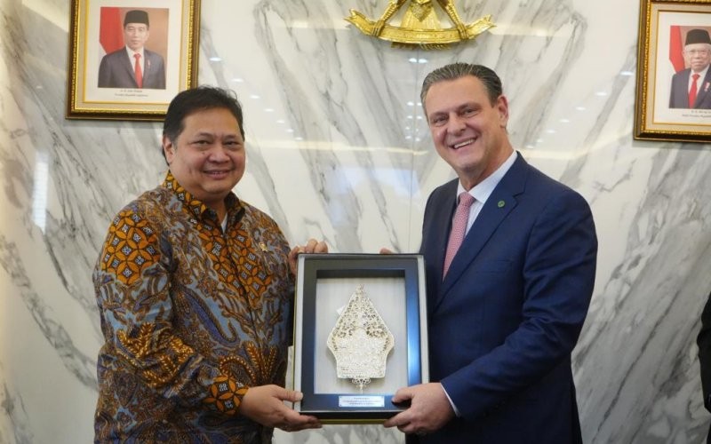 Menteri Koordinator Bidang Perekonomian Airlangga Hartarto melakukan pertemuan dengan Menteri Pertanian Brazil, Carlos Fávaro.