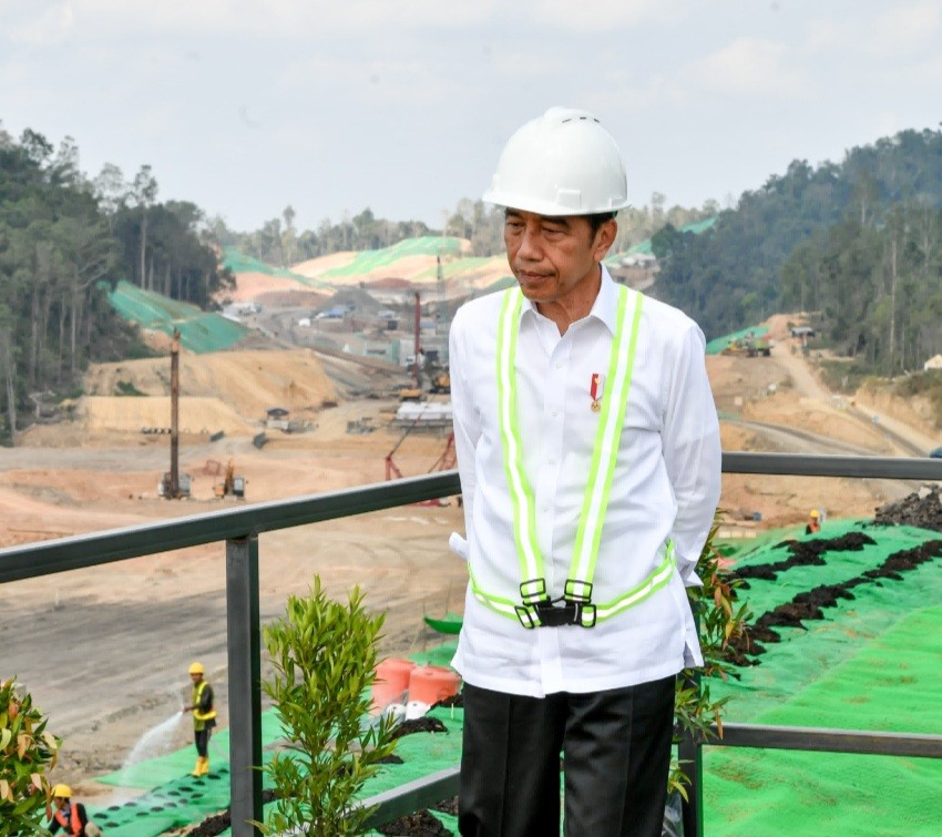 Tinjau Pembangunan Jalan Tol IKN, Jokowi Harap Juni 2024 Bisa Beroperasi (FOTO:Dok Ist)