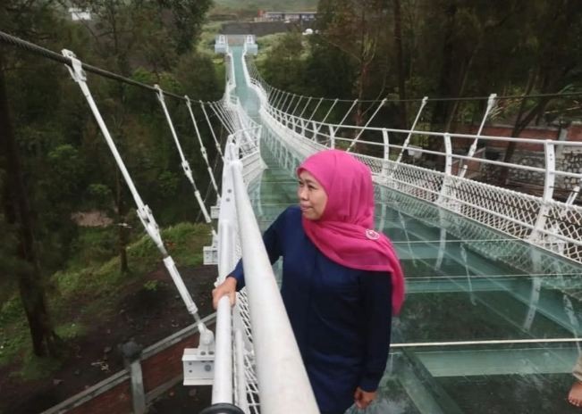 Diklaim Lebih Aman, Biaya Pembuatan Jembatan Kaca Bromo Tembus Rp15 Miliar. (Foto: MNC Media)