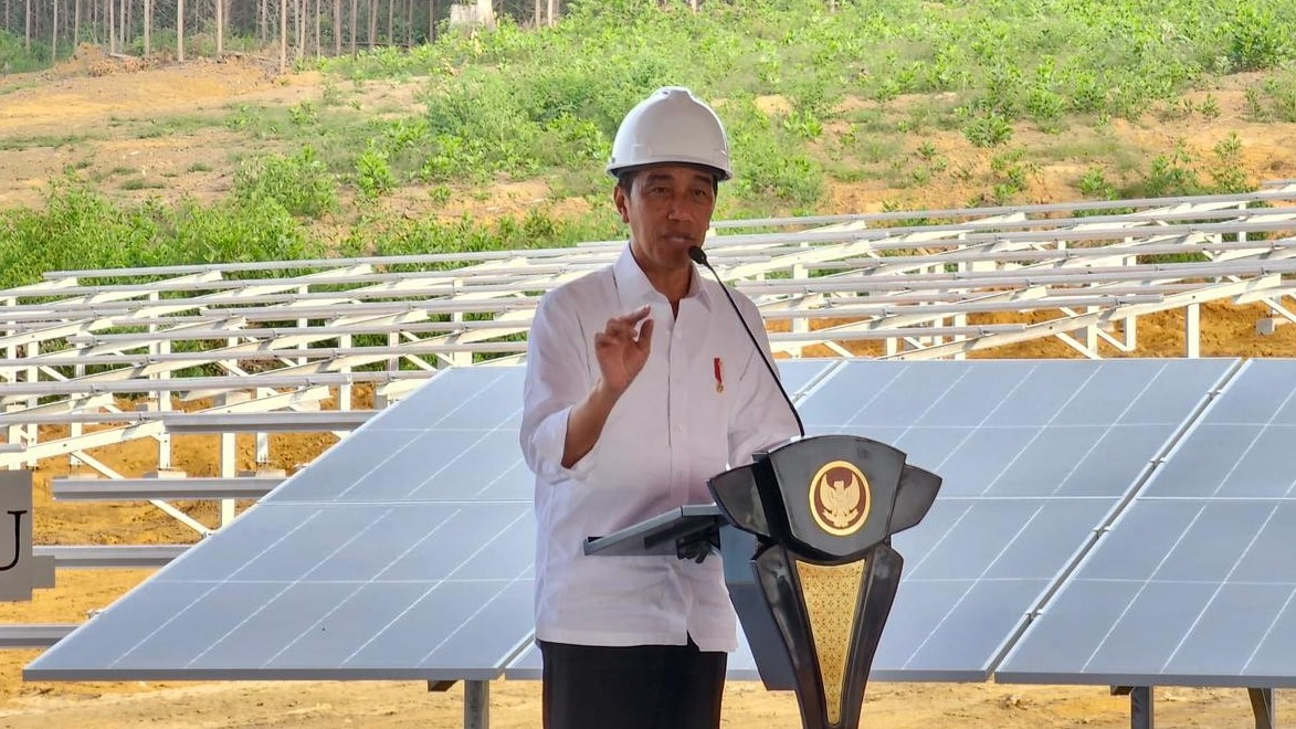 Presiden Jokowi saat groundbreaking PLTS di IKN (Setkab)