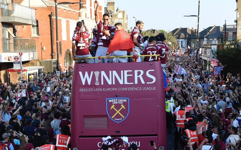 Salah satu pemilik saham klub sepak bola di London, Inggris, West Ham, berencana menjual sebagian sahamnya. (Twitter/X @WestHam)