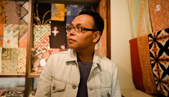 Modal Nekat dan Pede, Kisah Inspiratif Anak Penjual Tahu Sukses Jadi Fashion Desainer Internasional. (Foto: YouTube/PecahTelur)