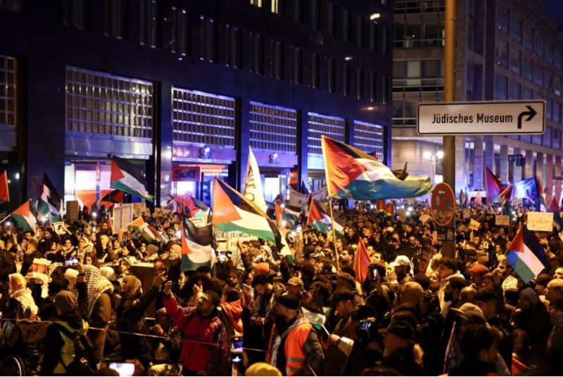 Tak Hanya di Indonesia, Aksi Bela Palestina Berlangsung di Eropa hingga Amerika. (Foto: Reuters)
