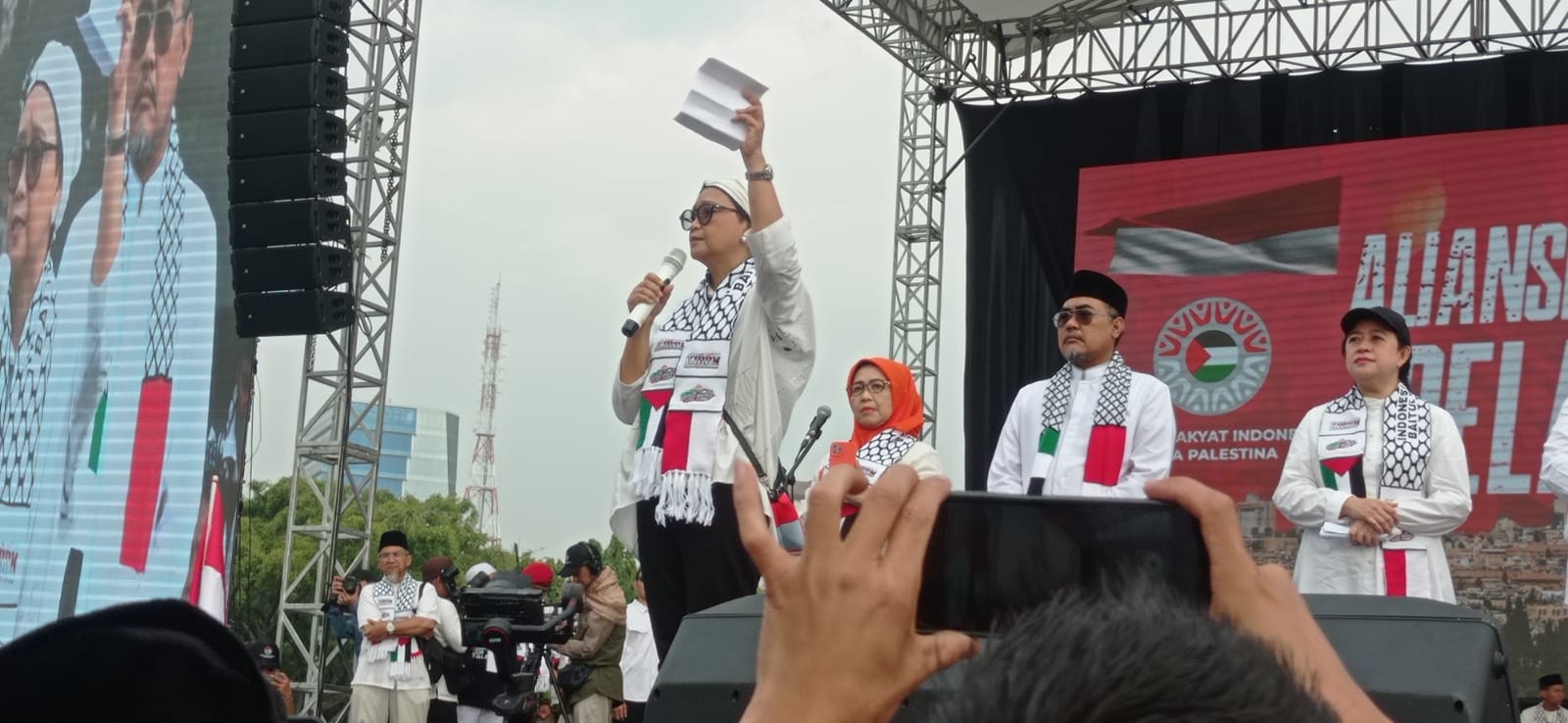 Menlu Sebut Indonesia Bakal Kirimkan Bantuan Tahap 2 ke Palestina. (Foto: Riana/MNC Media)