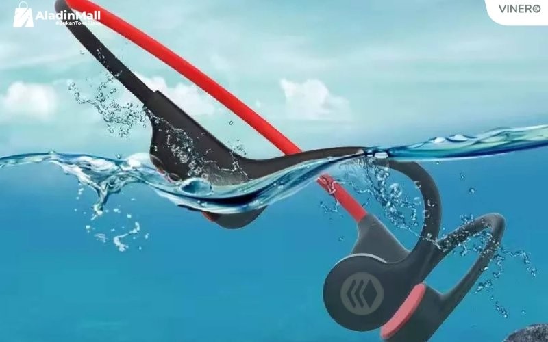 Ketergantungan menggunakan earphone dapat menimbulkan gangguan telinga (AladinMall)