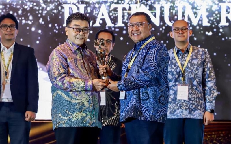 Bank bjb meraih penghargaan dengan predikat Platinum Rank dalam ajang Asia Sustainability Reporting Rating 2023. (BJB)