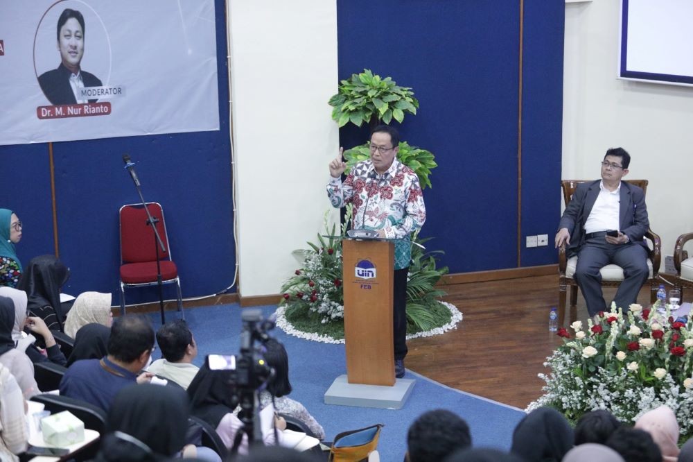OJK Dorong Perbankan Syariah Punya Produk yang Kompetitif dengan Konvensional. Foto: MNC Media.
