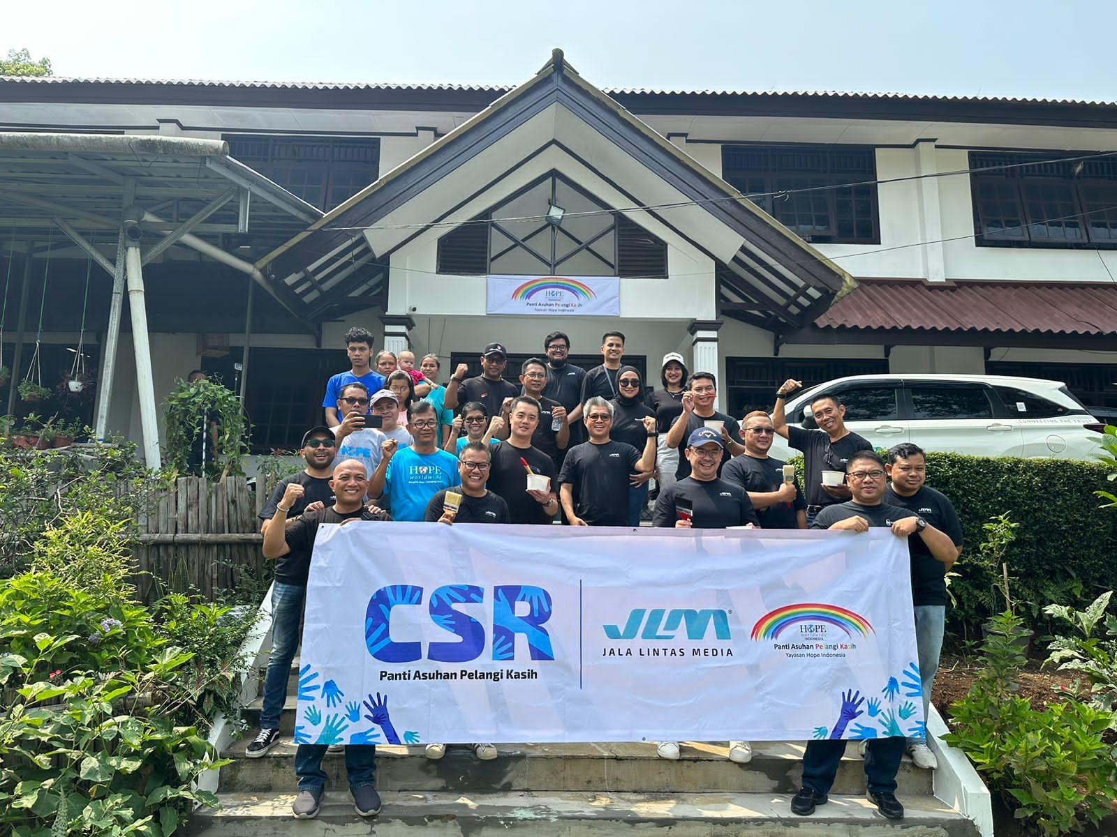 Jala Lintas Media Group Salurkan CSR di Panti Asuhan Pelangi Kasih. (Foto: Dok. Jala Lintas Media Group)