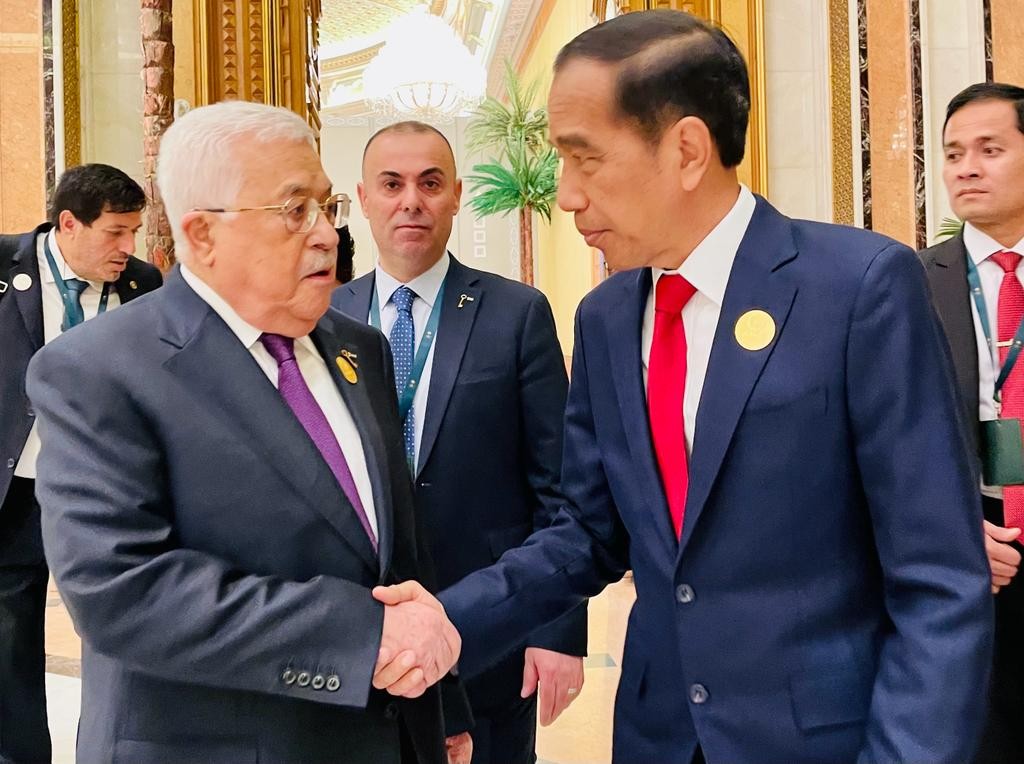 Momen Jokowi Temui Presiden Palestina di KTT OKI. (Foto: MNC Media)