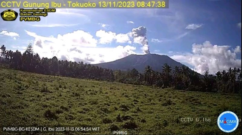 Gunung Ibu di Halmahera Barat Erupsi, Lutusan Capai 1 Km .(Foto: Dok. PVMBG)