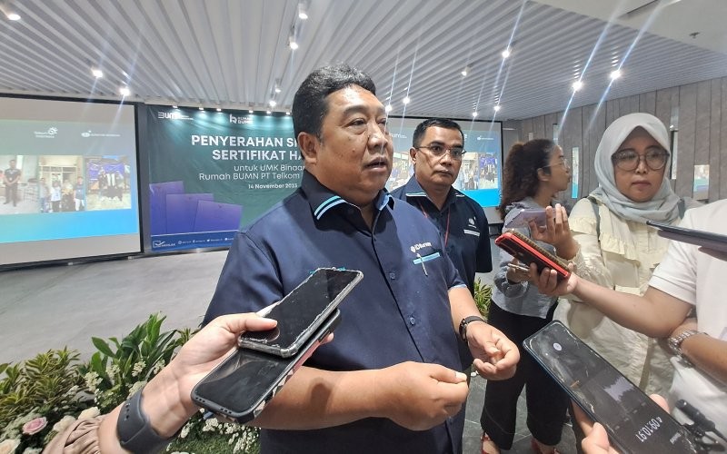 PT Surveyor Indonesia (Persero) atau PTSI menyerahkan 248 sertifikat halal kepada sejumlah UKM binaan Rumah BUMN PT Telkom Indonesia. (PTSI)