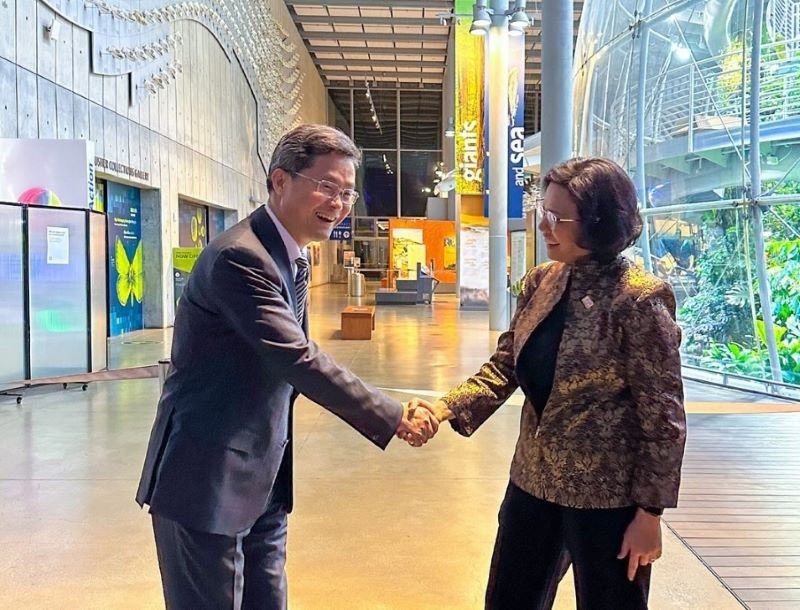 Sri Mulyani Bertemu Menkeu China, Ajak Perkuat Kerja Sama Transisi Energi. (Foto: Instagram Sri Mulyani)