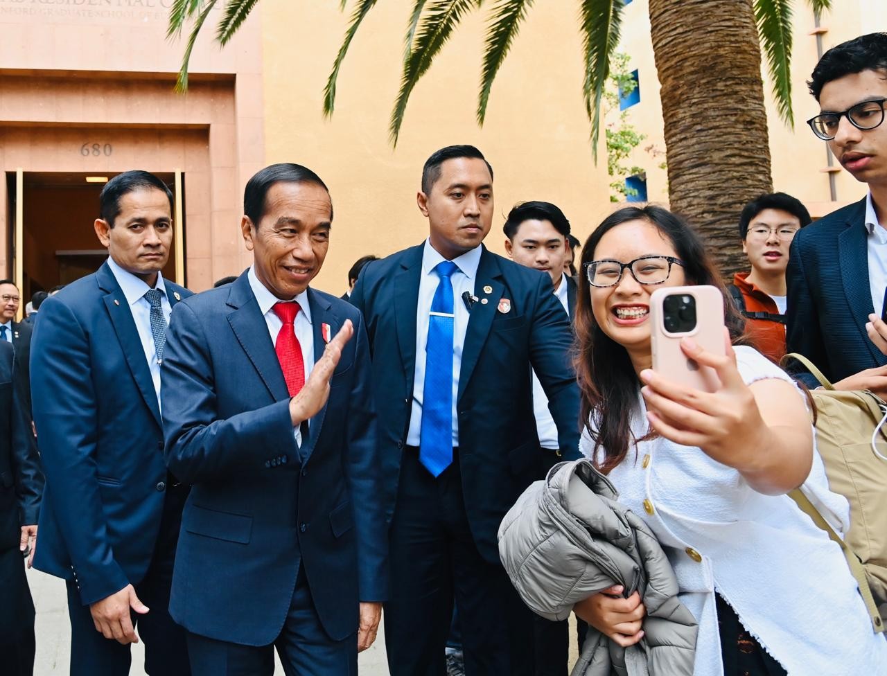 Jokowi Banggakan PLTS Terapung Cirata di Hadapan Mahasiswa Stanford University. (Foto Setpres)