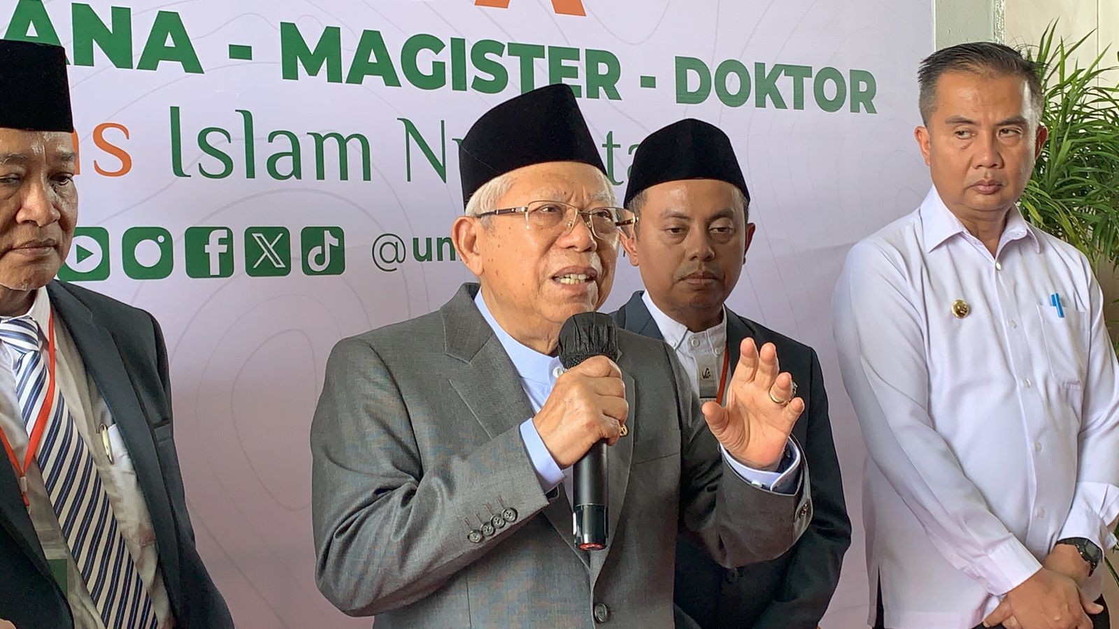 Wapres Jajal Kereta Cepat Whoosh: Tidak Terasa Sudah Sampai Bandung. (Foto Binti M/MPI)