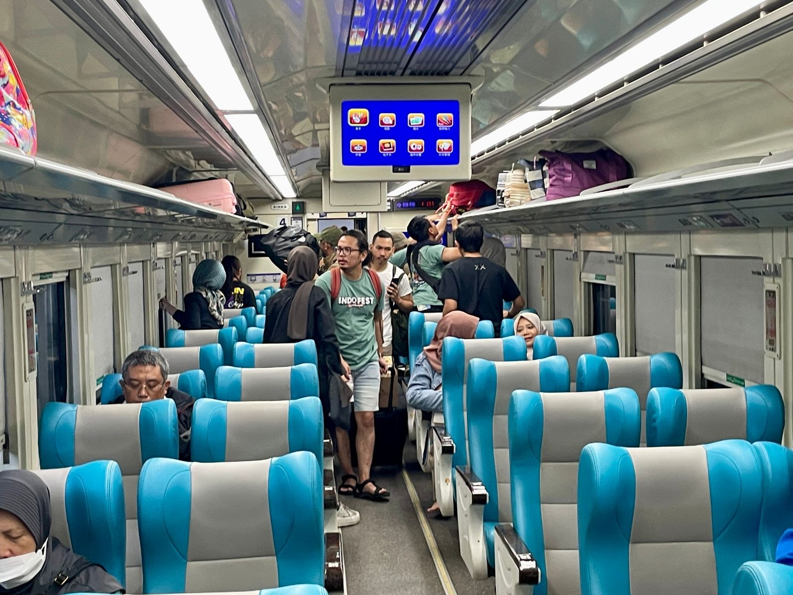 KAI DAOP 8 Sebut Tiket Kereta untuk Masa Nataru Masih Tersedia. (Foto: Lukman Hakim/MNC Media)