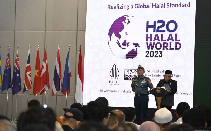 Wakil Presiden Ma'ruf Amin mendorong penerapan standar halal global yang berlaku pada semua negara di seluruh dunia. 