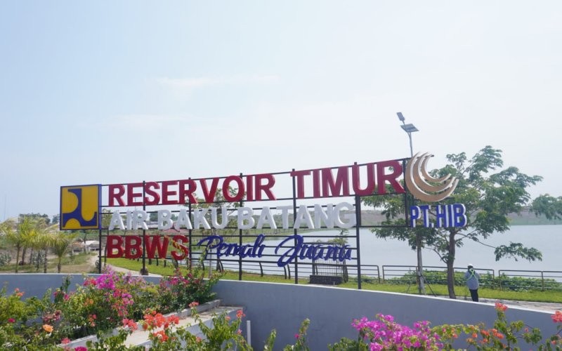 Kawasan Industri Terpadu (KIT) Batang, Jawa Tengah, menyiapkan air baku untuk mencukupi kebutuhan tenant. (Suryono Sukarno/MPI)