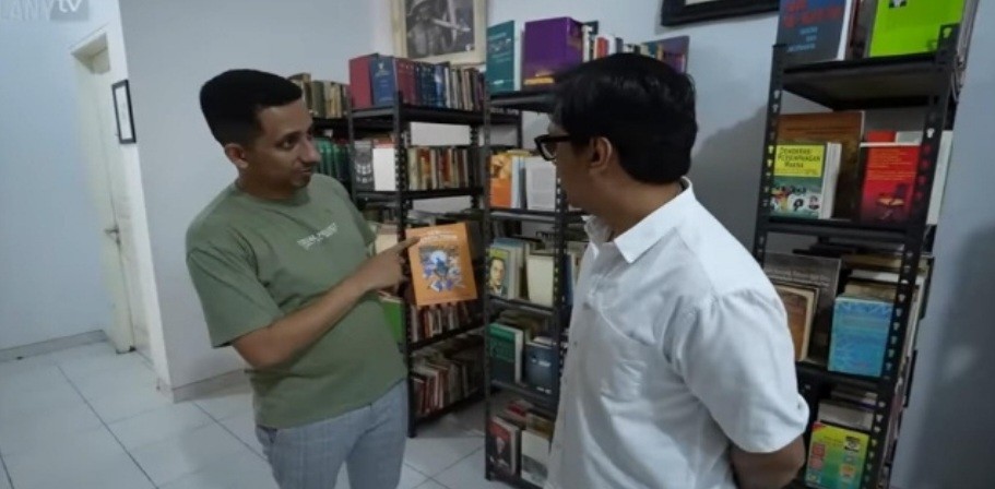 Habib Ja'far Koleksi Buku Langka, Nilainya Bisa Ratusan Juta Rupiah (FOTO:Dok TaulanyTV Channel)