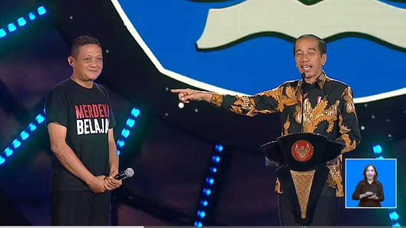 Jokowi Minta Nadiem Angkat Guru Ini Jadi Kepsek, Sudah Mengabdi 30 Tahun (Foto Jonathan S)