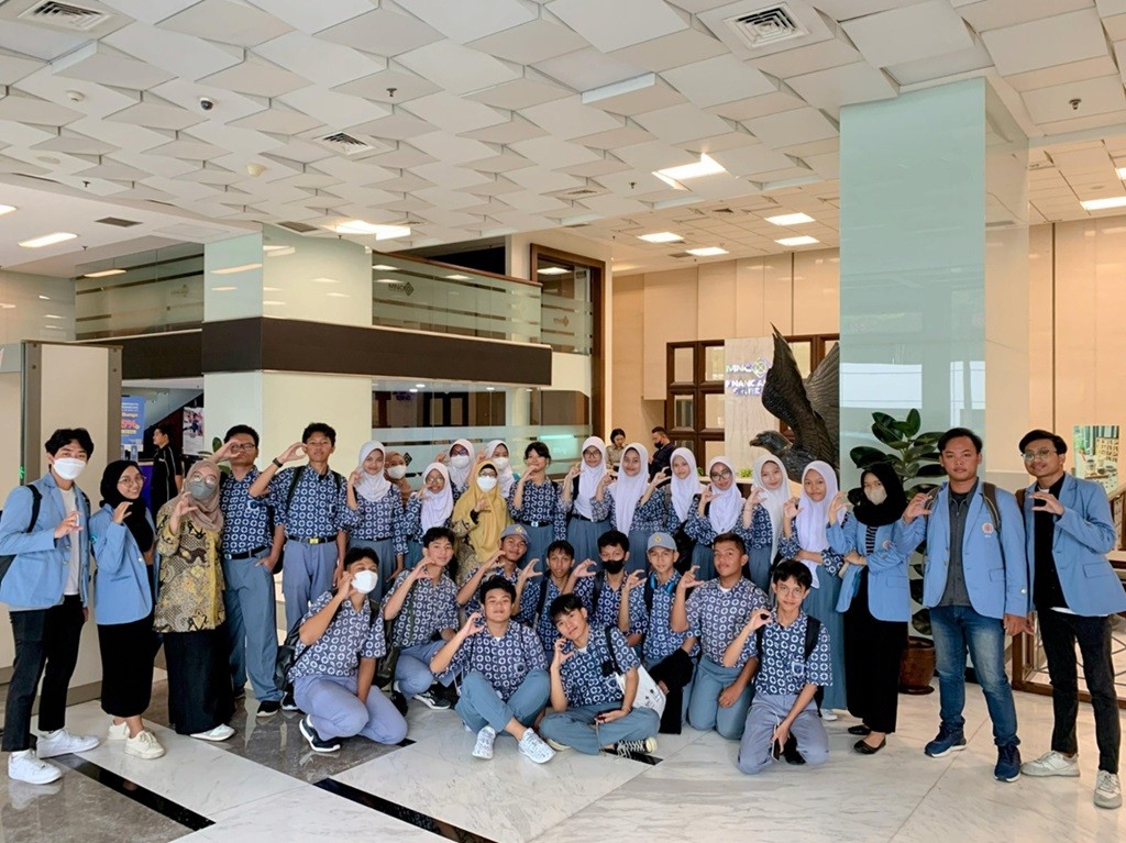 Dorong Generasi Muda Melek Investasi, MNC Sekuritas Terima Kunjungan Siswa/i SMAN 1 Babakan Madang. (Foto MNC Media)