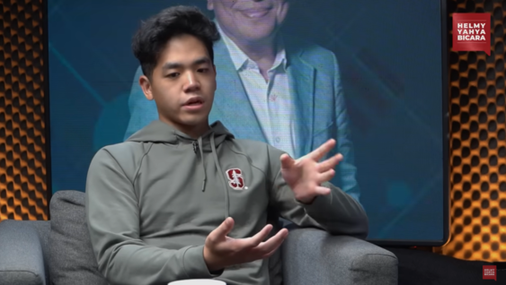 Kisah Inspiratif Anak Muda Buat Platform AI untuk Latihan dan Belajar Bahasa Inggris. (Foto: YouTube/Helmy Yahya)