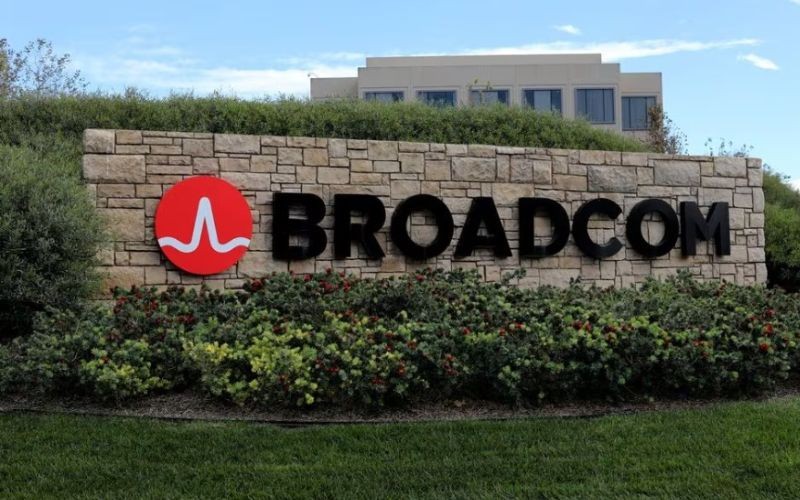 Usai Akuisisi VMware, Broadcom akan PHK 1.267 Karyawan. Foto: Reuters