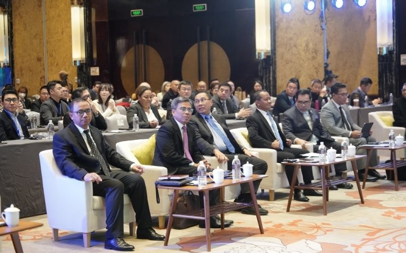 Menteri Investasi/Kepala Badan Koordinasi Penanaman Modal (BKPM) Bahlil Lahadalia merayu pengusaha China untuk menanamkan modalnya di IKN.