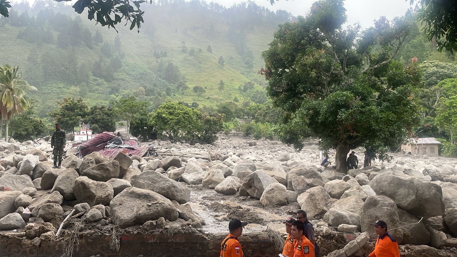 Banjir-Longsor Terjang Humbang Hasudutan, BNPB Minta Status Tanggap Darurat. (Foto: MNC Media)