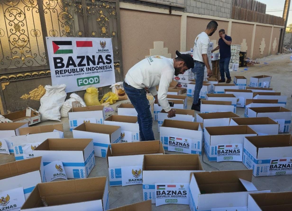 BAZNAS Kemas Bantuan untuk Palestina di Mesir, Totalnya Enam Truk Kontainer. (Foto: MNC Media)