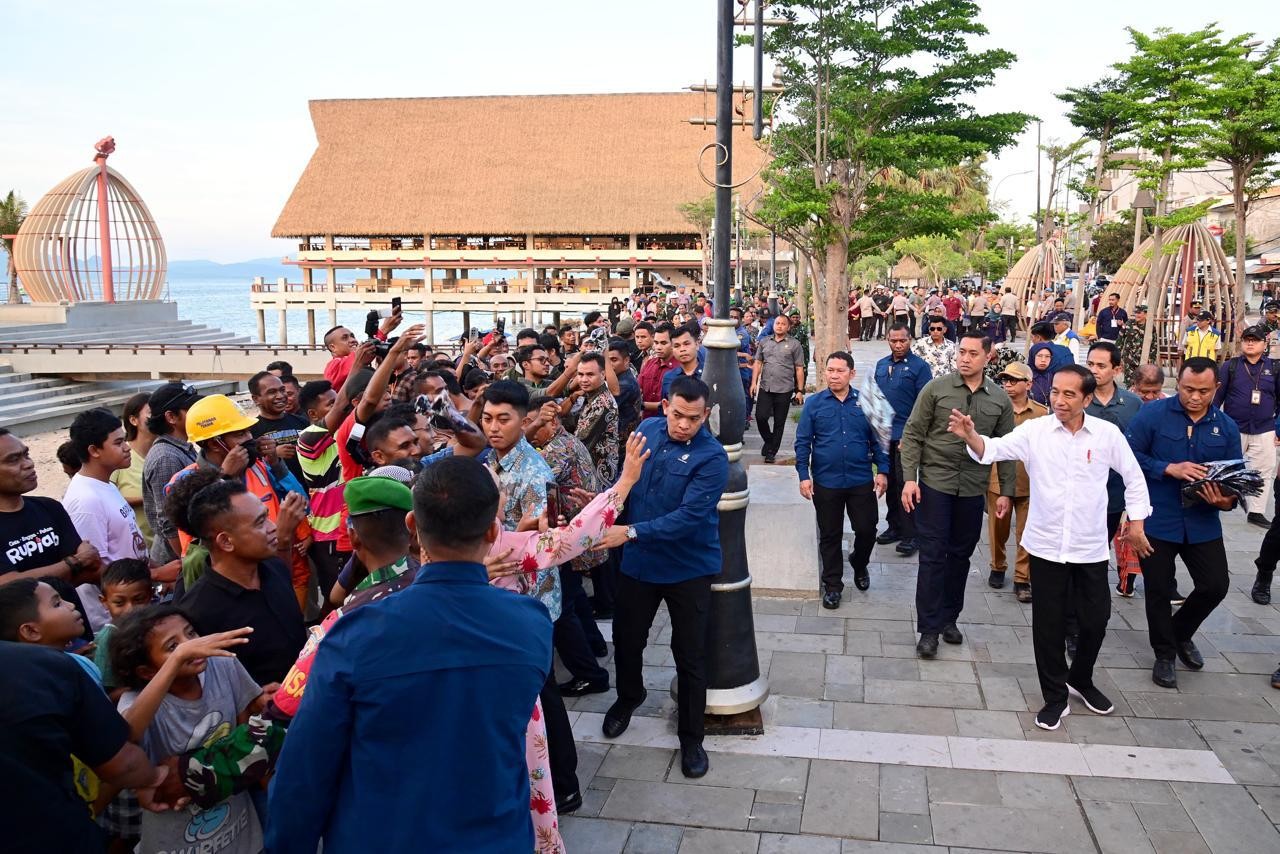 Tiba di Kupang, Jokowi Kunjungi Kawasan Pantai Kelapa Lima. (Foto: MNC Media)