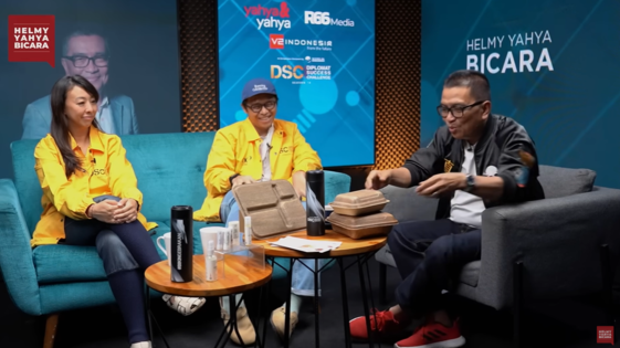 Kisah Inspiratif: Anak Muda Membangun Bisnis Berkelanjutan, Buat Kemasan Degradable. (Foto: YouTube/Helmy Yahya Bicara)