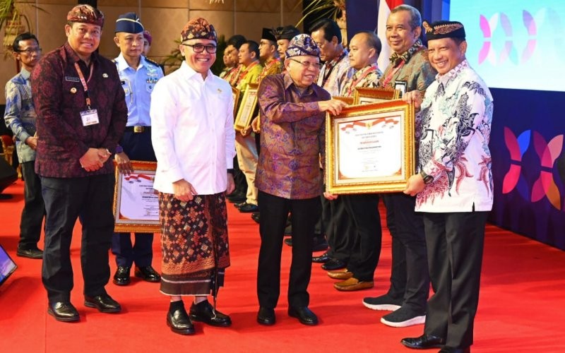 Wapres Ma'ruf Amin mendorong agar meningkatkan terobosan dalam menggerakkan reformasi birokrasi yang berdampak pada masyarakat.