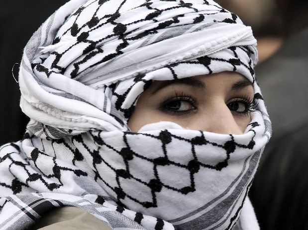 Simbol Palestina, Penjualan Keffiyeh Melonjak di AS. (Foto: MNC Media)
