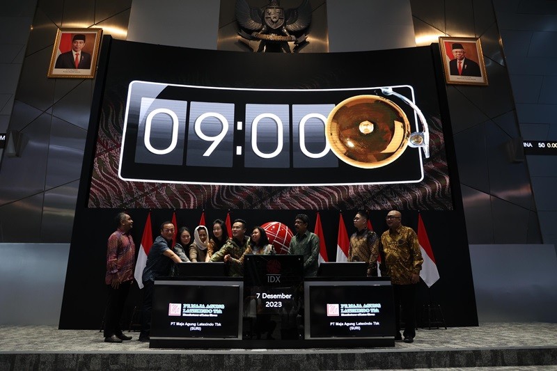 Melantai di Bursa, Harga Saham SURI Langsung Jatuh Nyaris Tiga Persen (Foto Dok BEI)