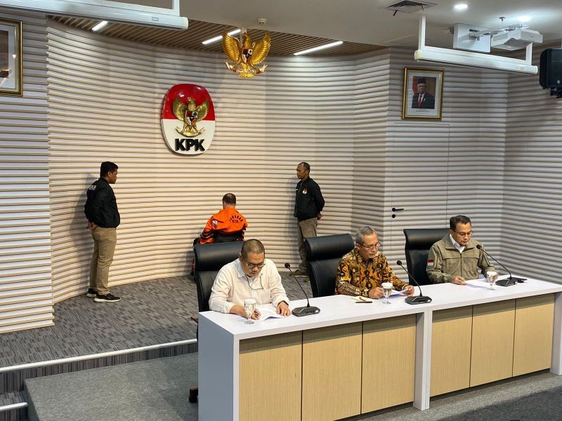 KPK Tahan Helmut Hermawan, Tersangka Penyuap Wamenkumham. (Foto: Riyan/MNC Media)