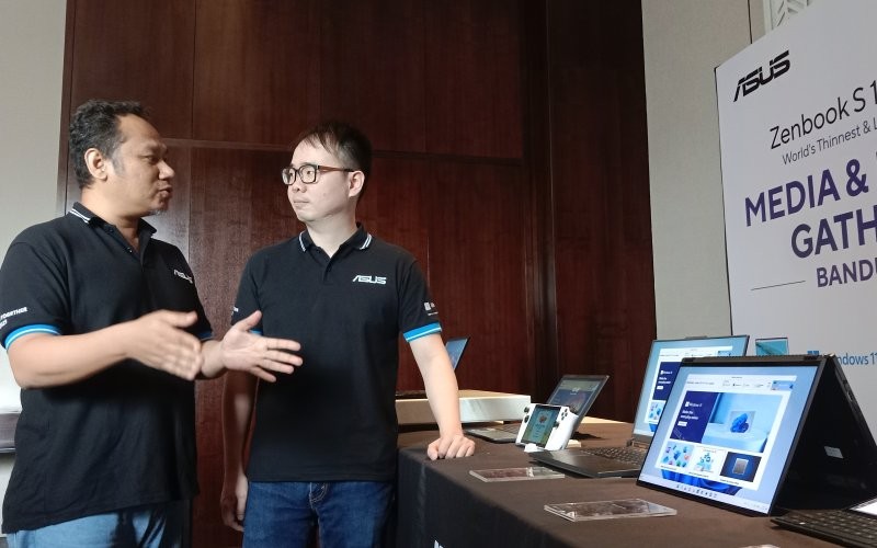 Produsen laptop paling banyak membidik segmen pelajar. Penjualan laptop kepada pelajar dianggap paling stabil dibandingkan segmen market lainnya.