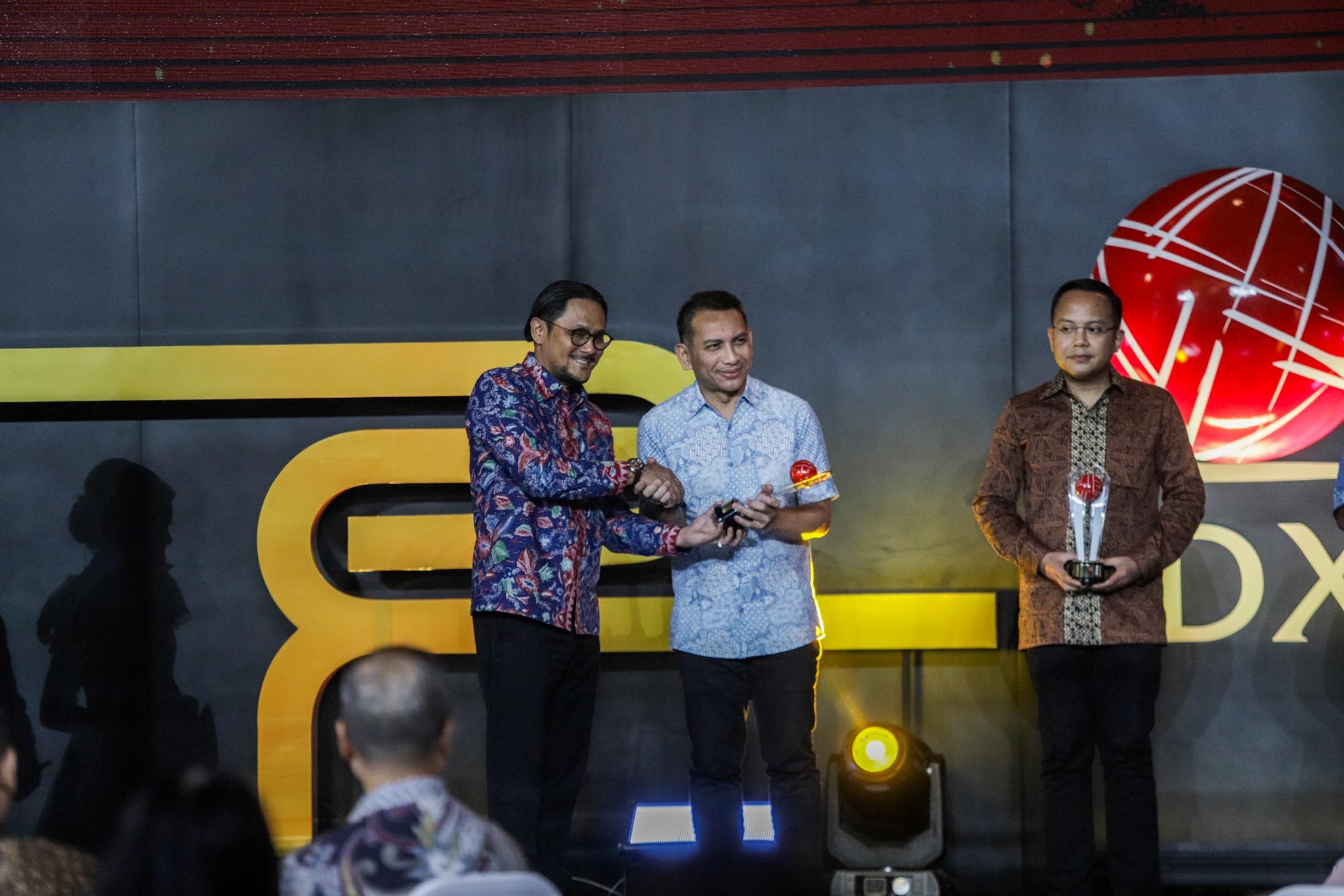 Program Pengembangan Masyarakat Antar RAJA Sabet Anugerah CSR IDX Channel 2023 (foto: MNC Media)