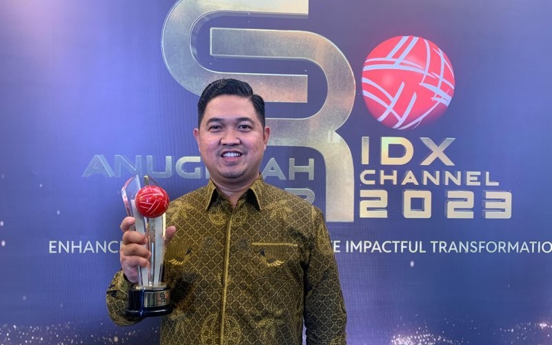 Vice President CSR Center Bank Mandiri Dadang Suryadi usai menerima Anugerah CSR IDX Channel 2023. (Nur Ichsan Yuniarto/IDX Channel)