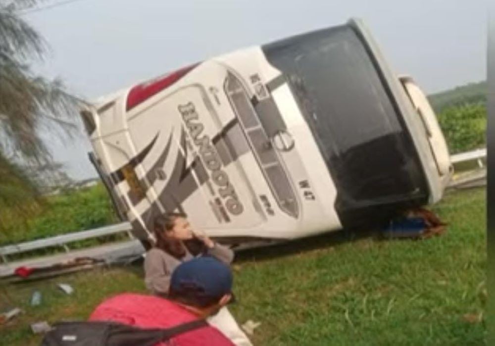 Kecelakaan bus di Jalan Tol Cipali menewaskan 12 orang. (Istimewa)