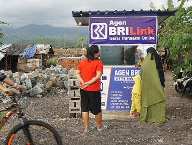 Jadi Mini ATM, Apakah Agen BRI Link Bisa Transfer ke Bank Lain?. (Foto: Apakah Agen BRI Link Bisa Transfer ke Bank Lain)