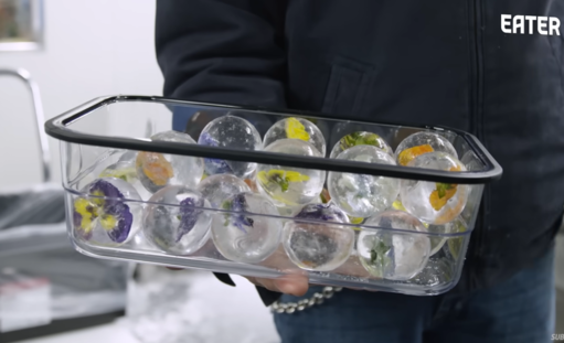 Bisnis Inspiratif, Pengusaha Ini Buat Es Batu untuk Bartender Pakai Mesin Canggih. (Foto: YouTube/Eater)
